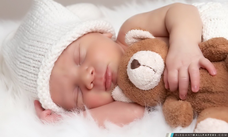 Mignon bébé avec ours en peluche, Arrière-plans HD à télécharger