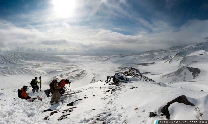 Les skieurs au sommet de la montagne, Arrière-plans HD à télécharger