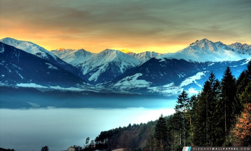 Snowy Mountains et le brouillard Filled Valley, Arrière-plans HD à télécharger