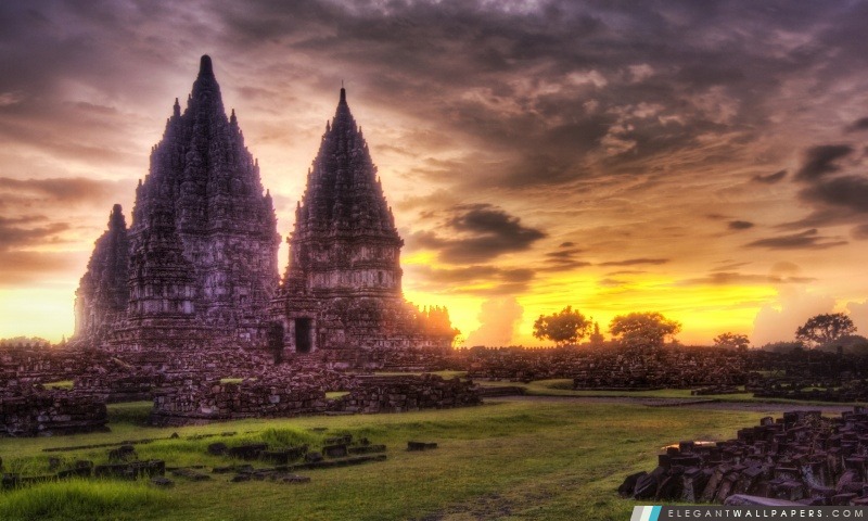 The Hindu temple perdu dans la jungle Mist – Indonésie, Arrière-plans HD à télécharger