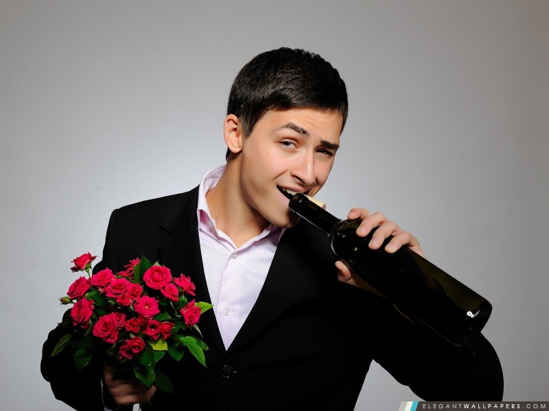 Homme avec des fleurs et une bouteille de vin, Arrière-plans HD à télécharger